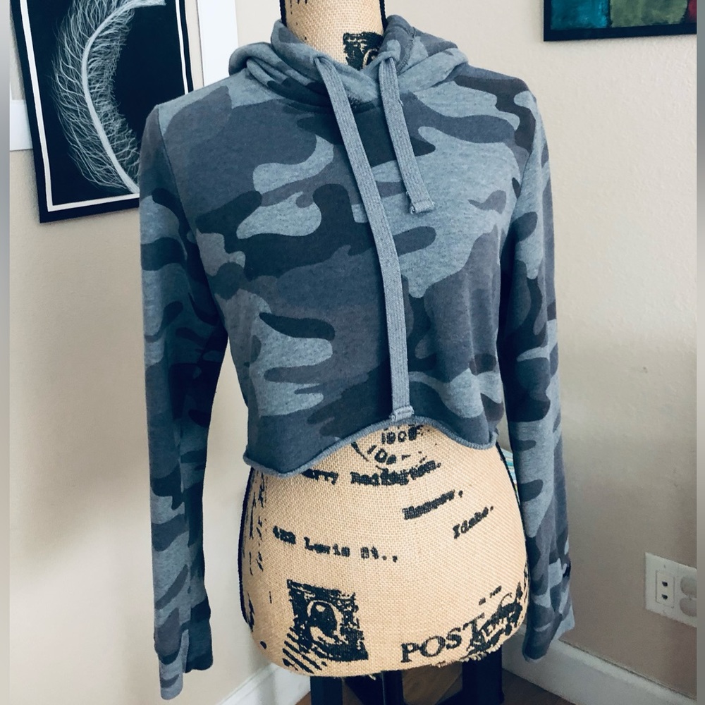 Hollister Camo Cropped Hoodie - Women’s Small